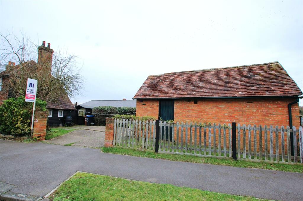 Driveway/Garage
