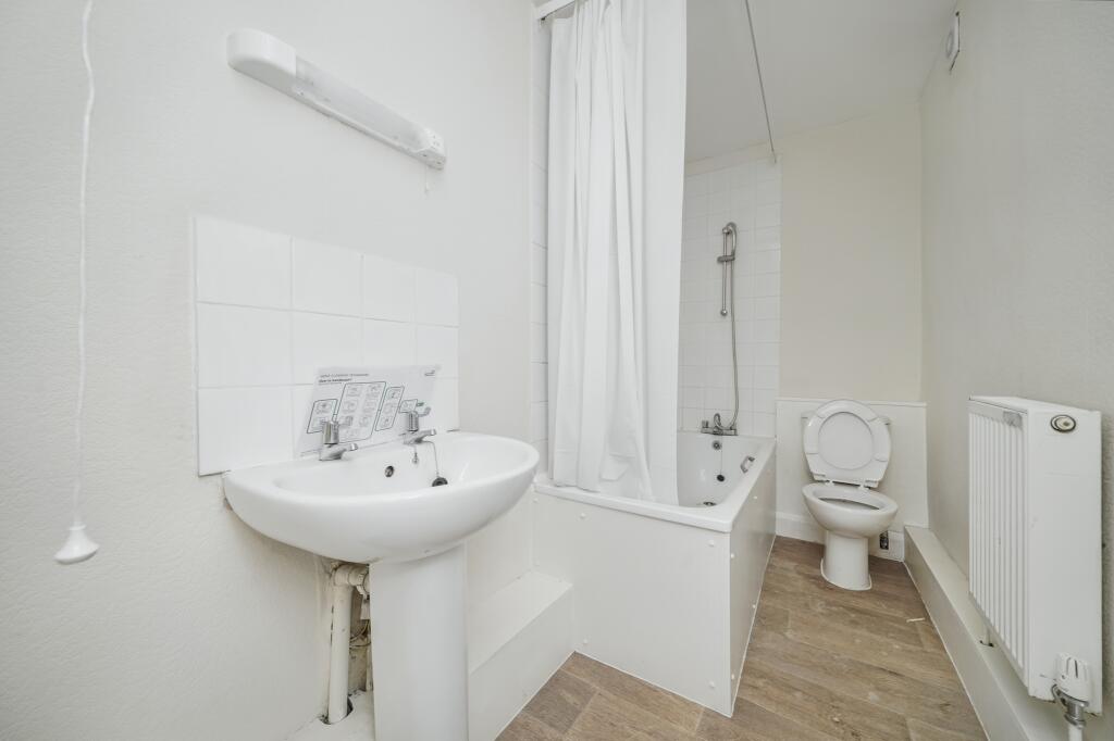 Basement Flat, 88 Lansdowne Place, Hove, BN3 1FH