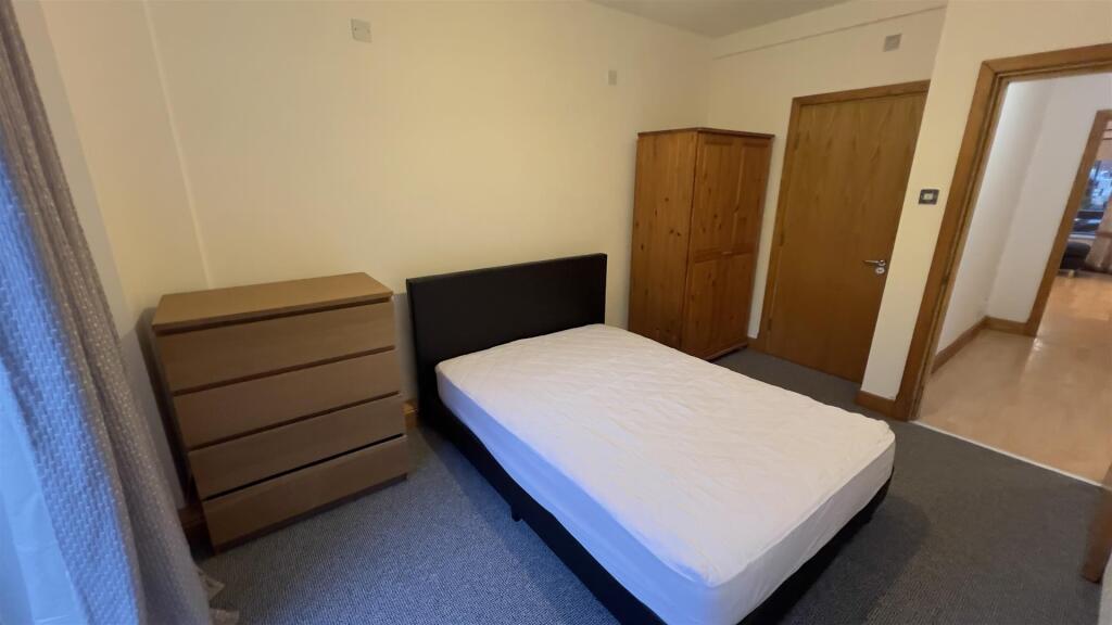 Bedroom One 02.jpeg