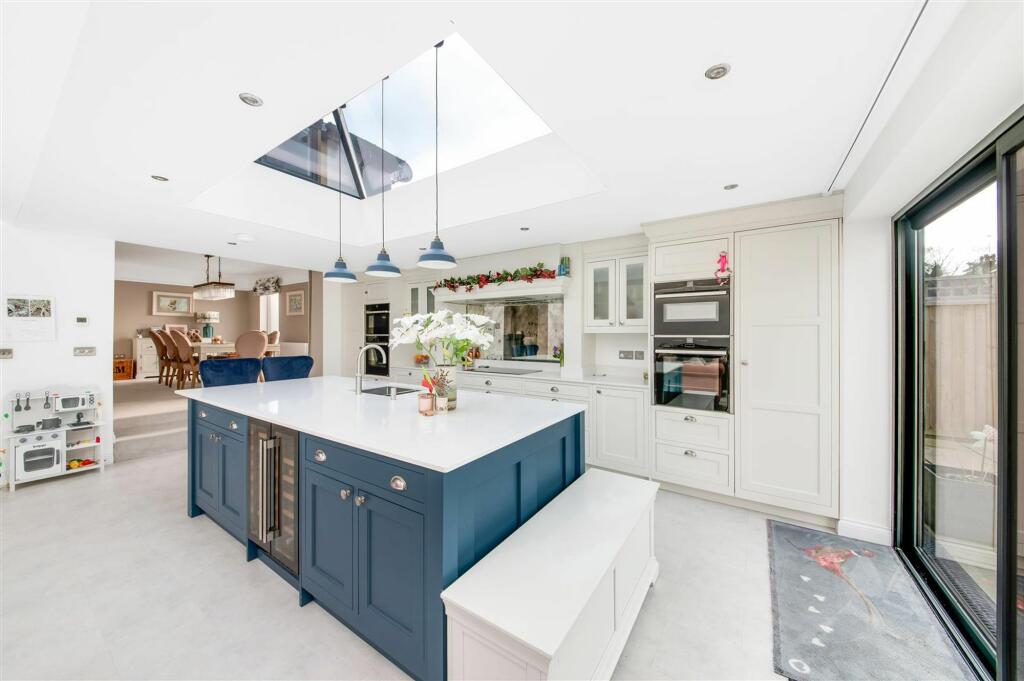 SITTING AREA, DINING AREA, BREAKFAST LOUNGE, AND K