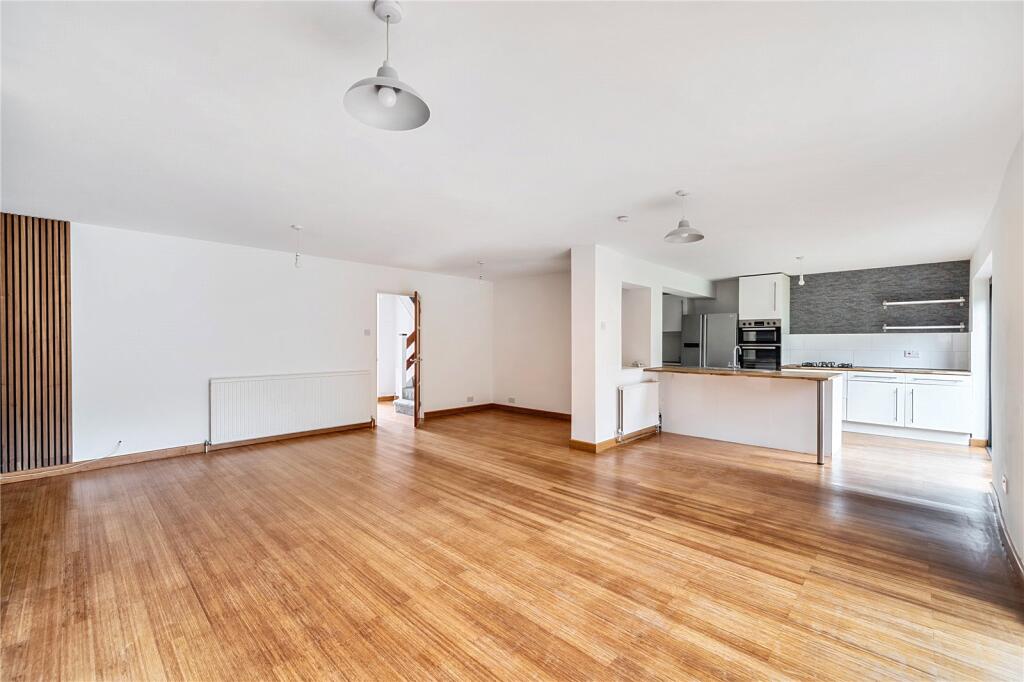 Carleton Close, Esher, KT10