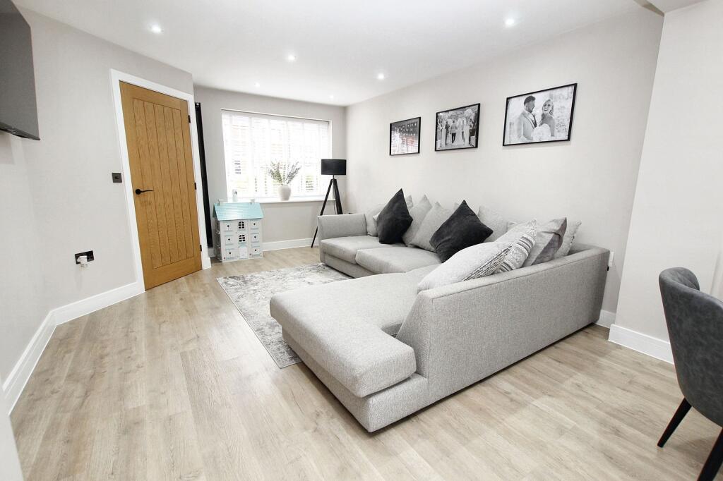 Lounge (Open plan into Kitchen Diner)