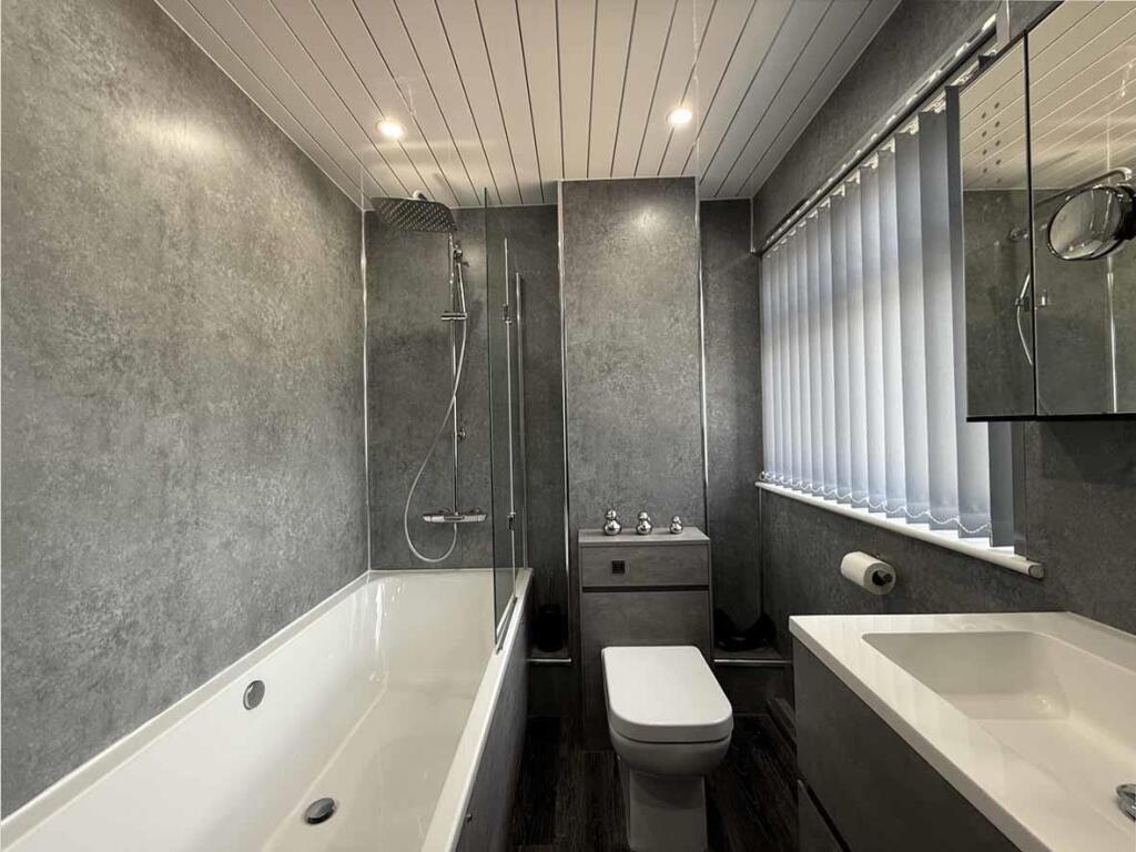 Humber Close 33 - Bathroom 1.jpg