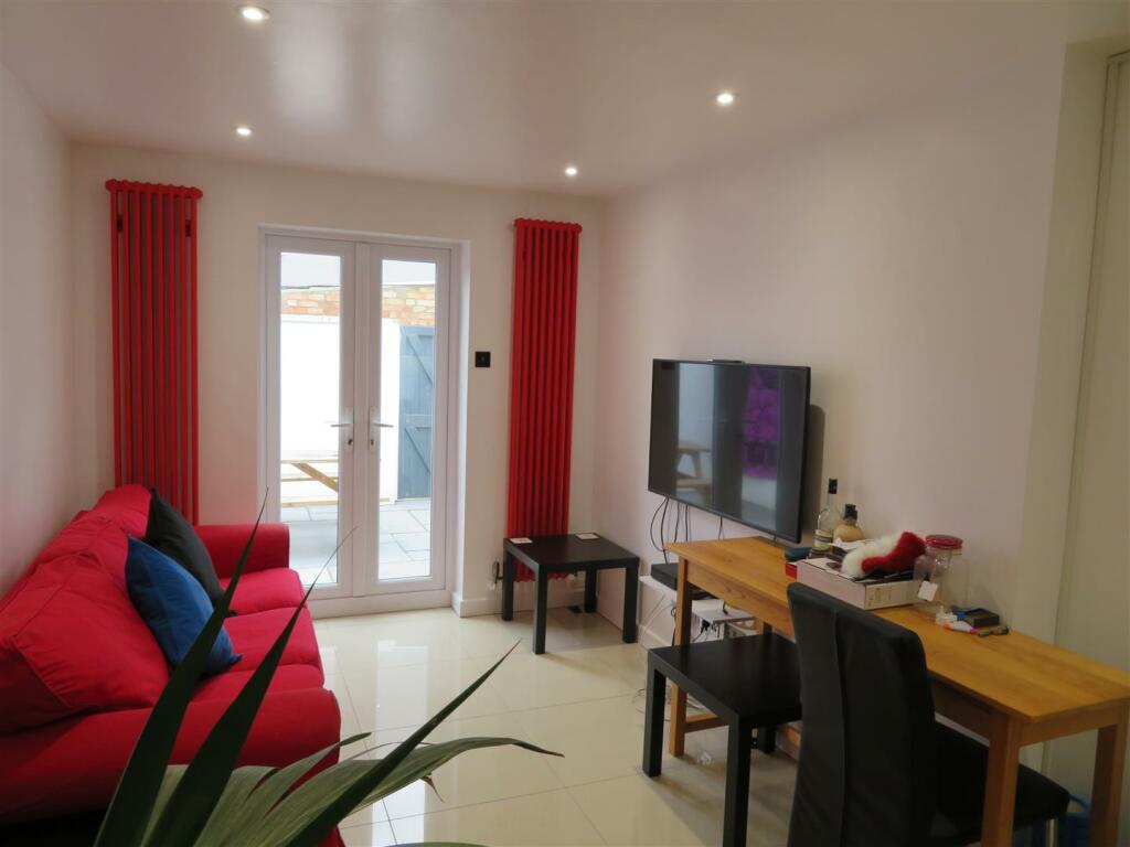 3 Haslemere Lounge3.JPG