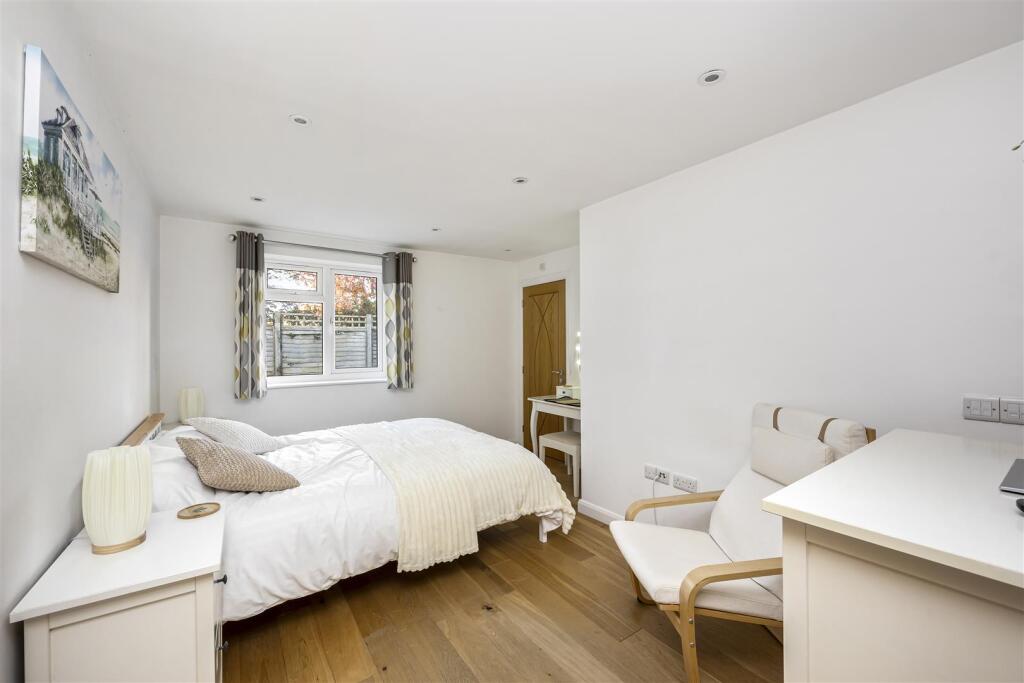Courtlands Close 8-015.JPG