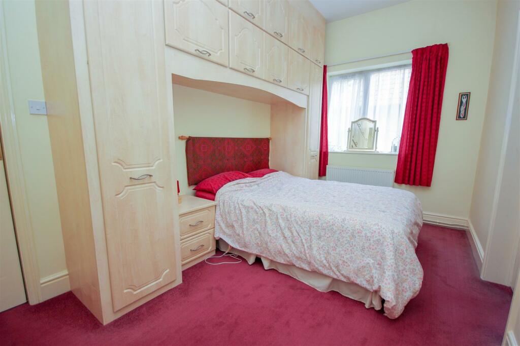 Guest Bedroom 1.jpg