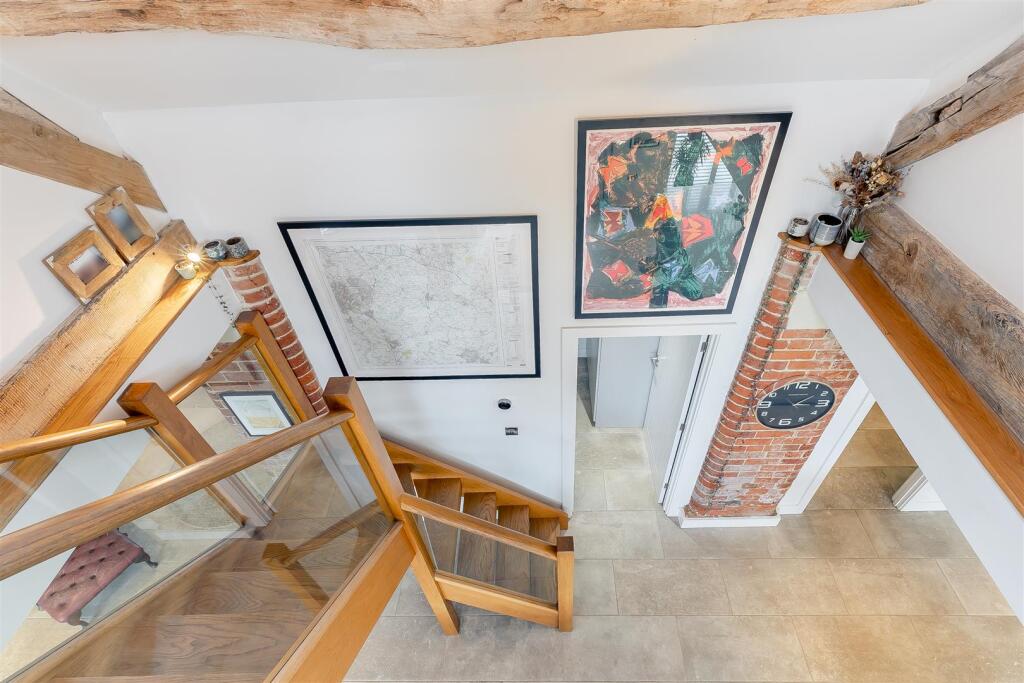 8639408-interior22.jpg