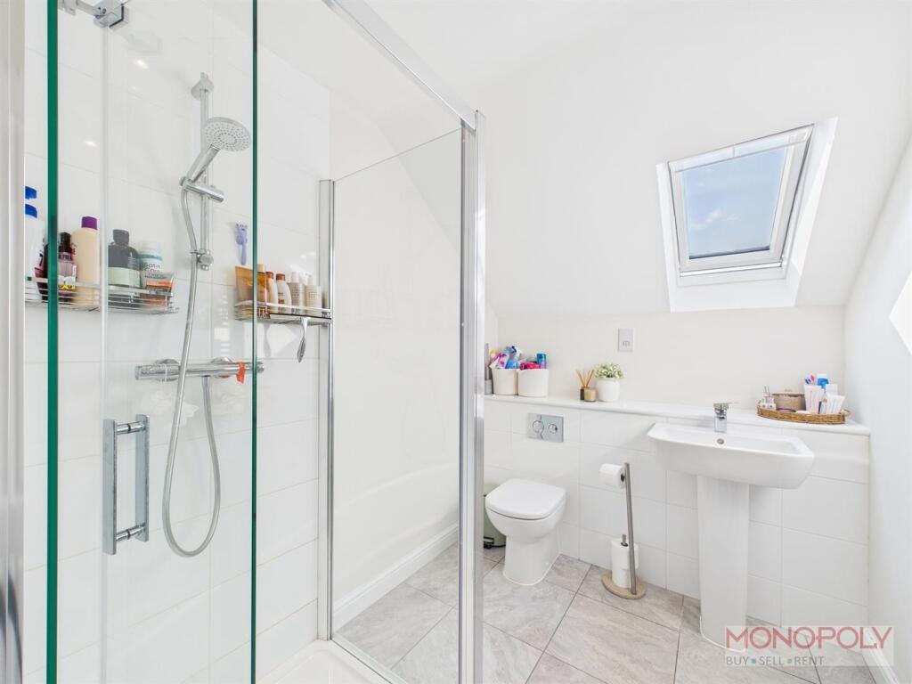 EN SUITE SHOWER ROOM