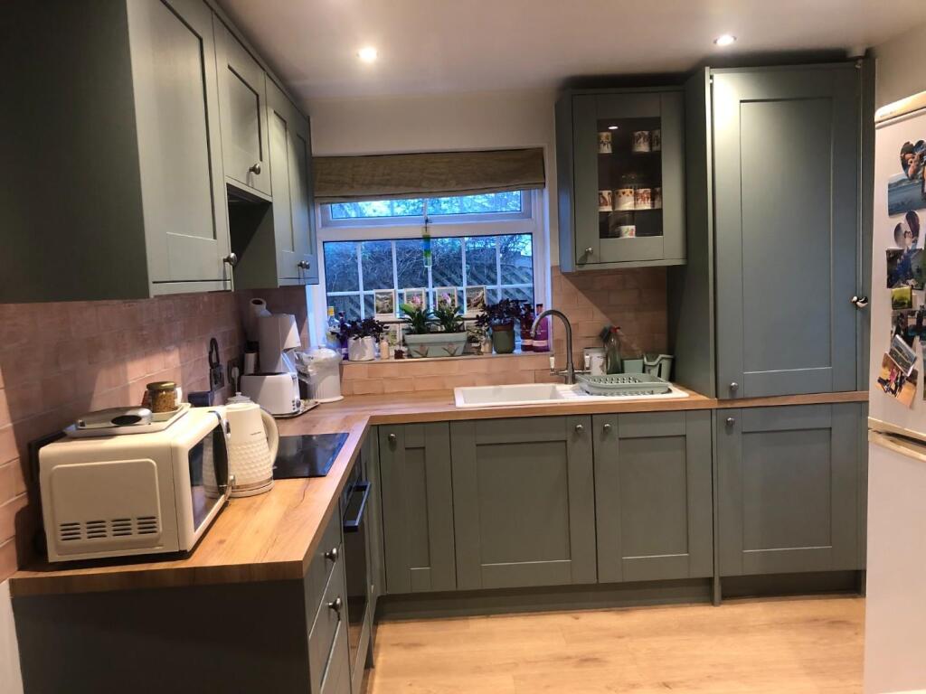 Kitchen 2.jpg