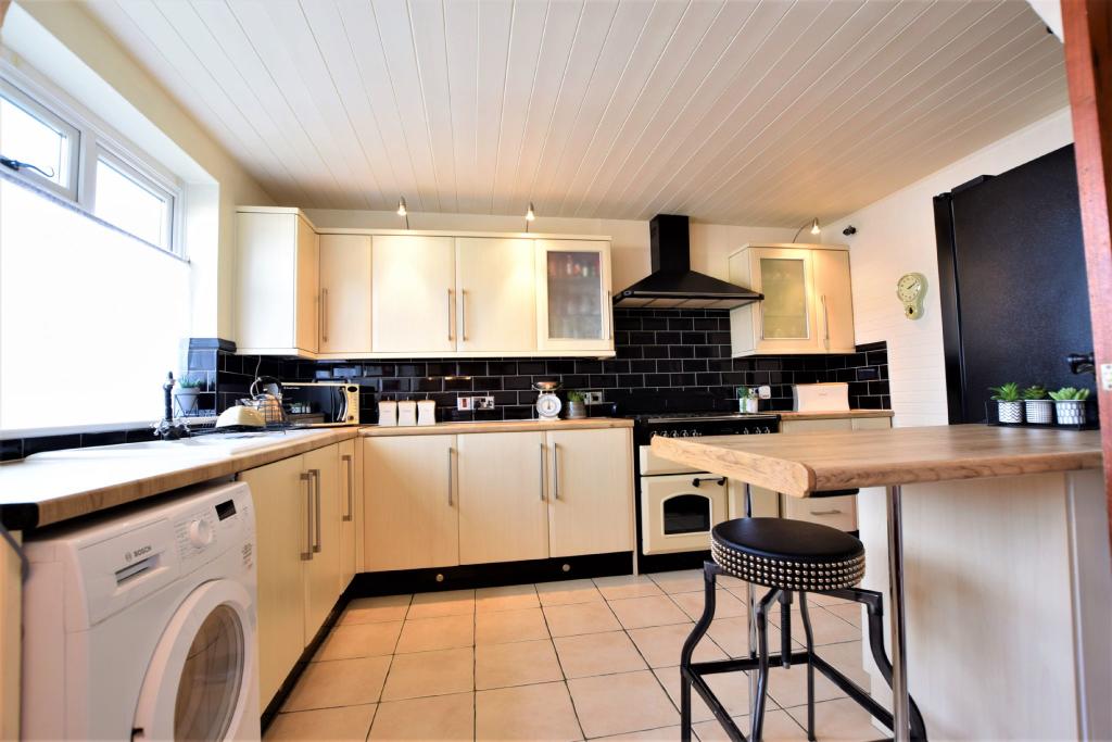 KITCHEN BREAKFAST ROOM