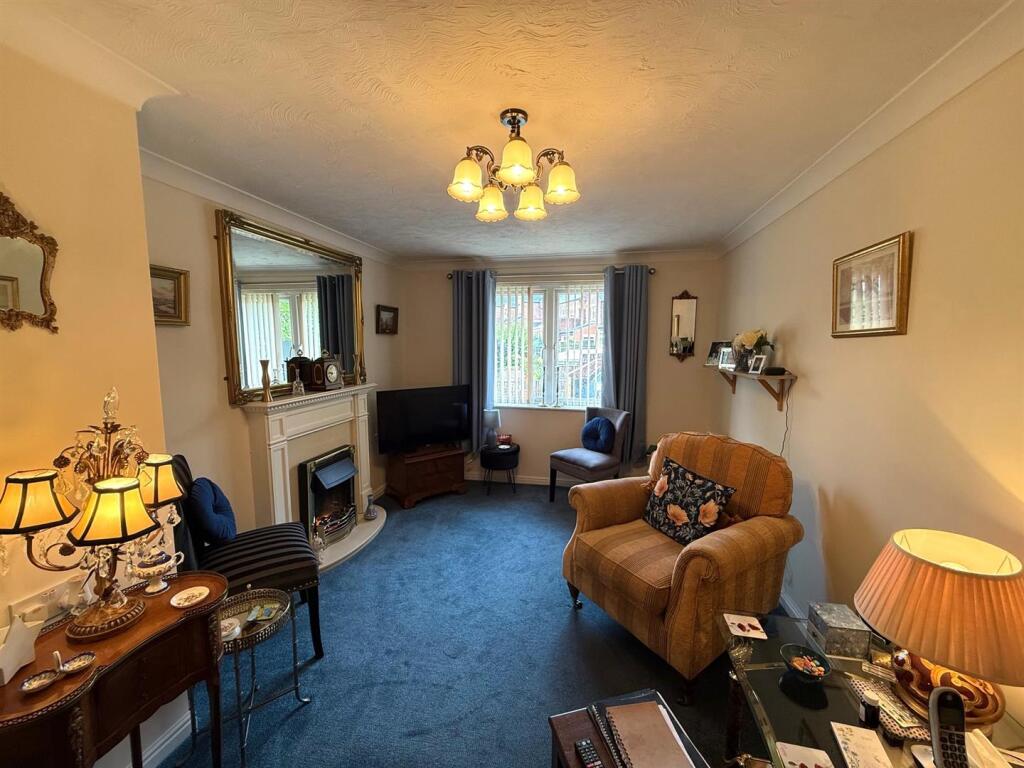 Living room 1 .jpg
