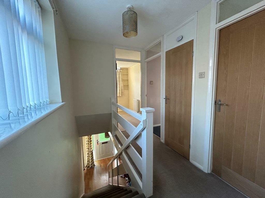 FIRST FLOOR LANDING