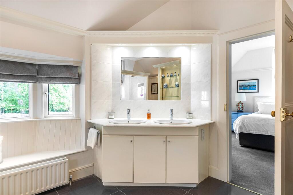 En Suite Bathroom