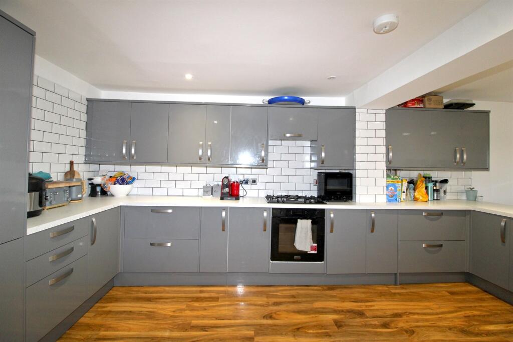 Modern open plan kit