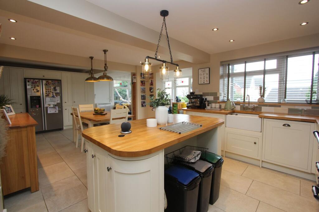Kitchen Dining/ Sun Room