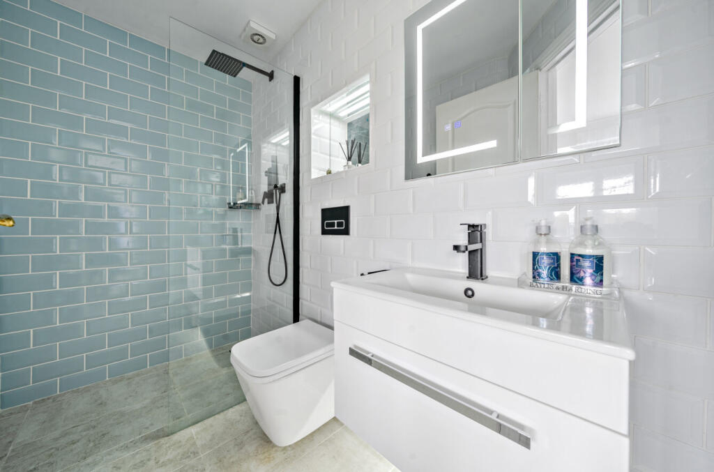 1363001-5-68e4eae...