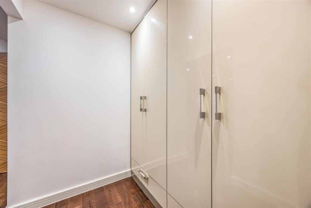 Apartment B, Clearwater Apartments, South Parade, 