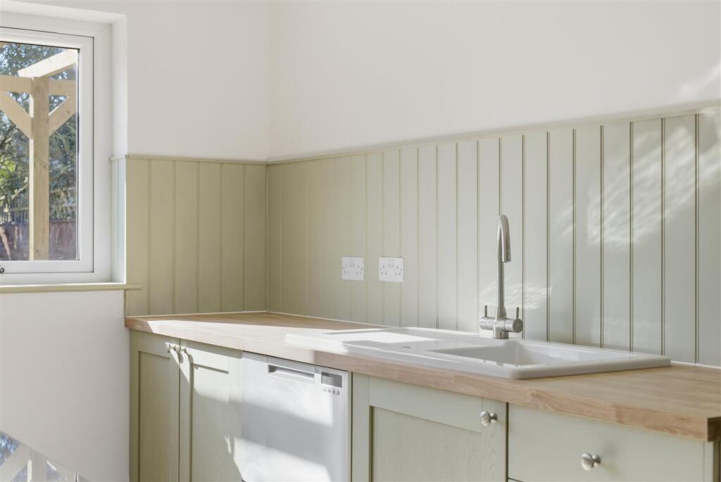 19 Halesworth Road 10.jpg