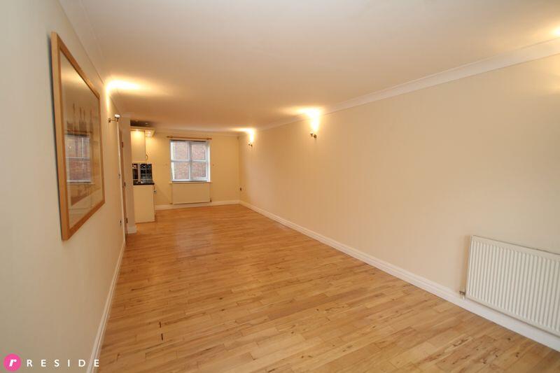 Lounge / Dining Area