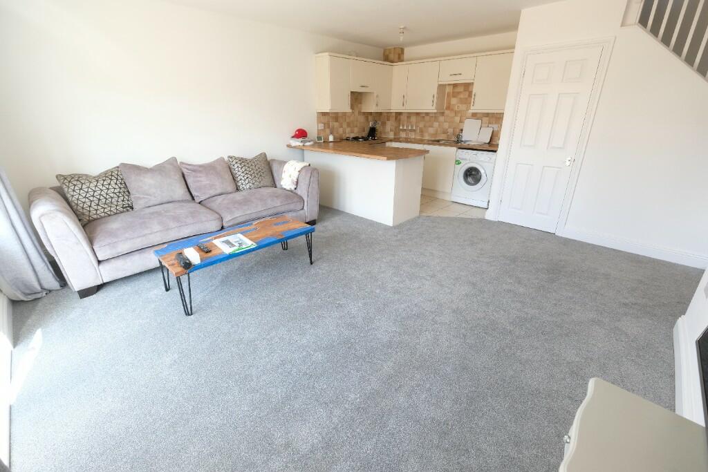 SITITNG/DINING ROOM
