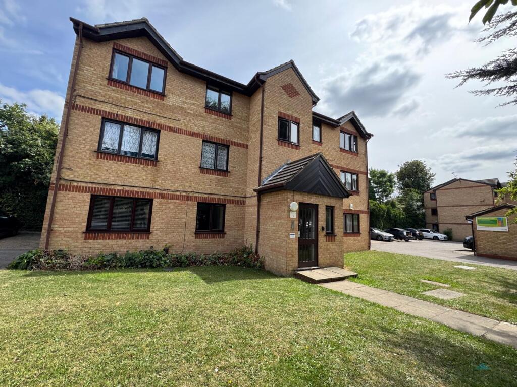 Large 2 Bedroom Ground Floor Flat