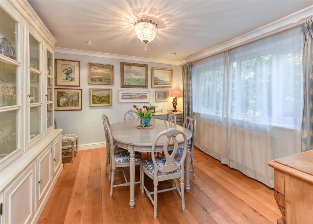 1 Castlecroft Lane-dining.jpg