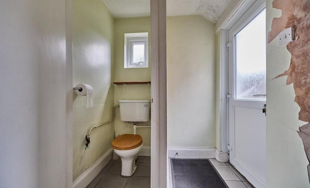 SEPARATE WC