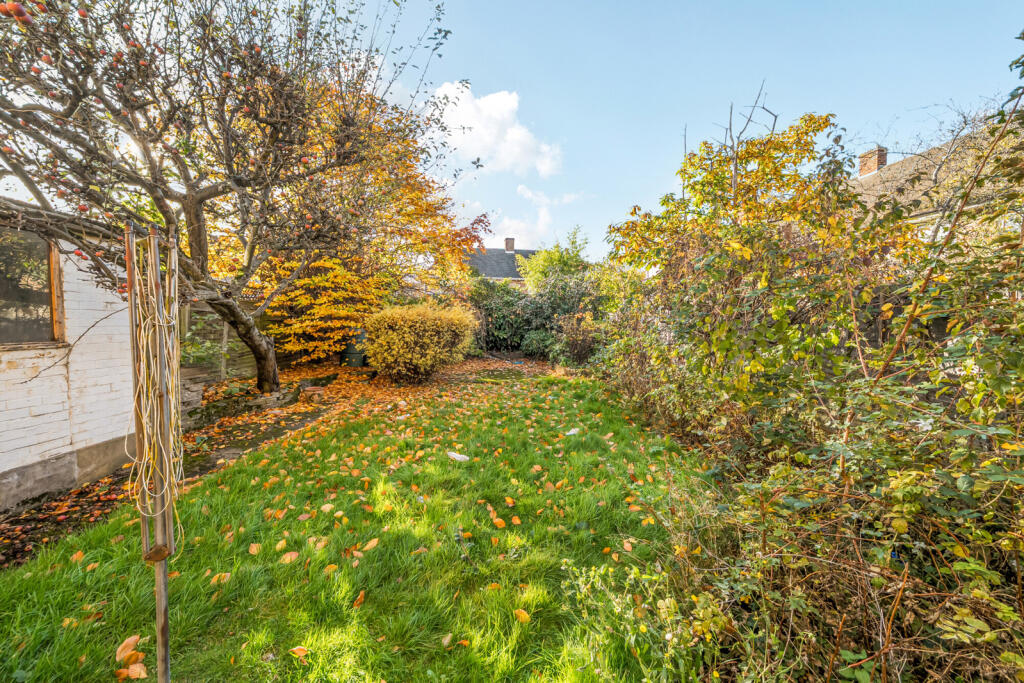 1370636-5-690a133...