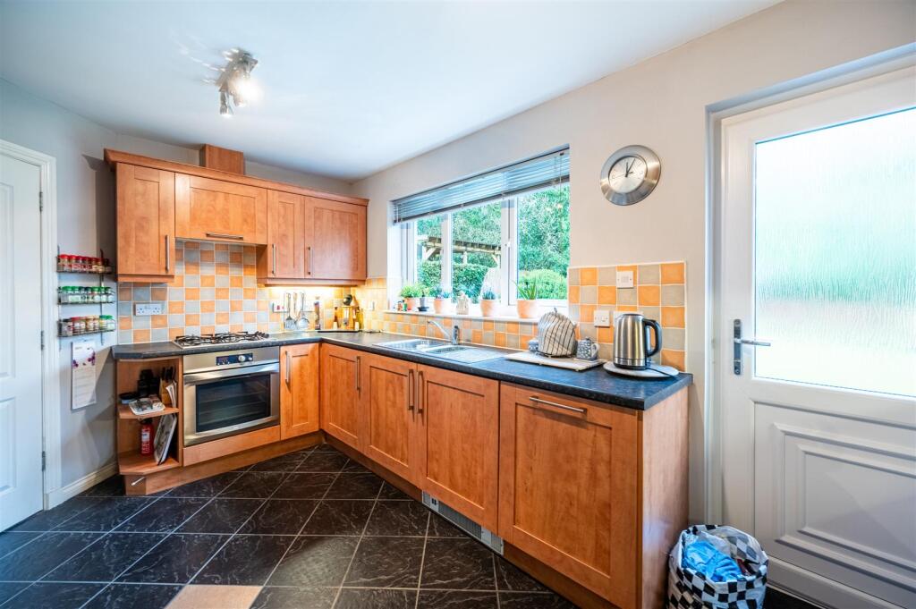 Kitchen (1).jpg