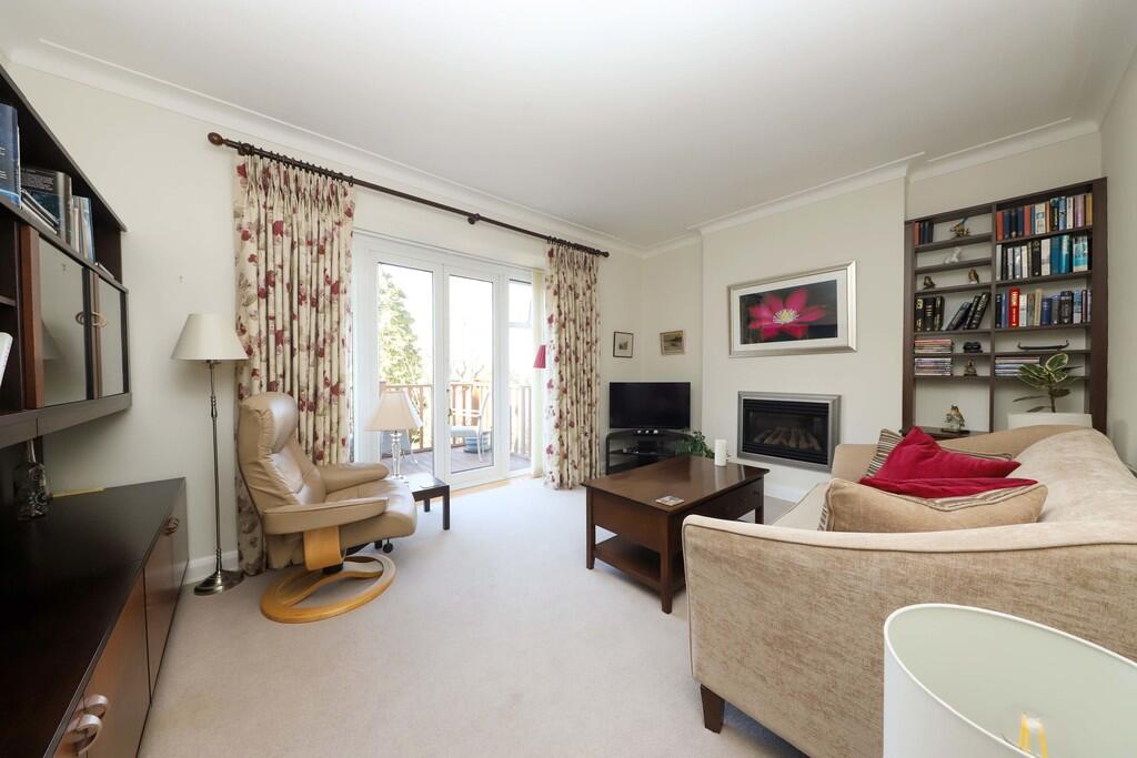 27 Hillside Cresc...