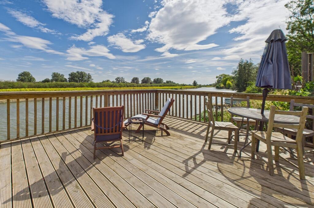 CAM02519G0-PR0311-STILL001