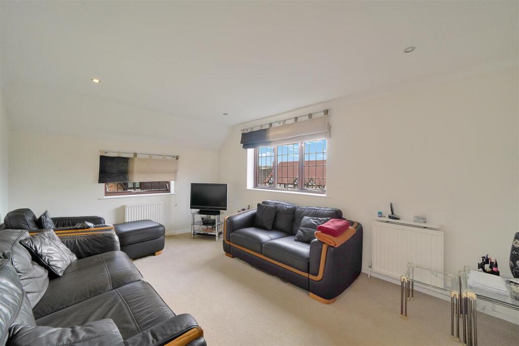 62 Priory Field Drive - A9vn3qeTEmpGjSFjAkNM.jpg