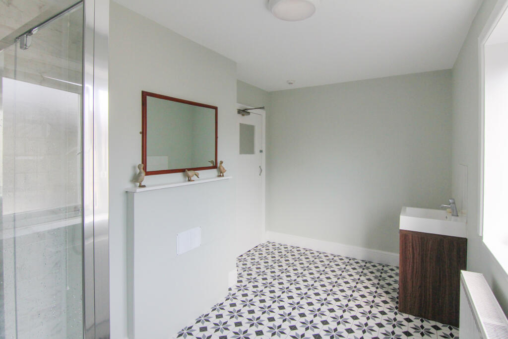 First Floor Communal Bathroom