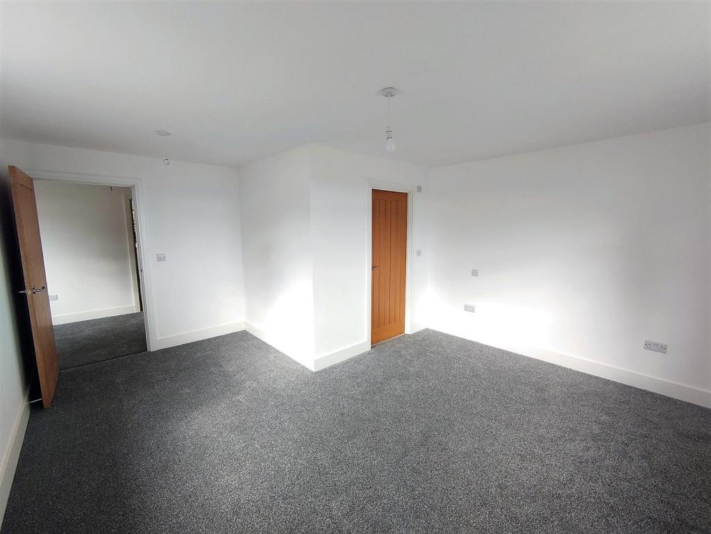 Bedroom 1a.jpg