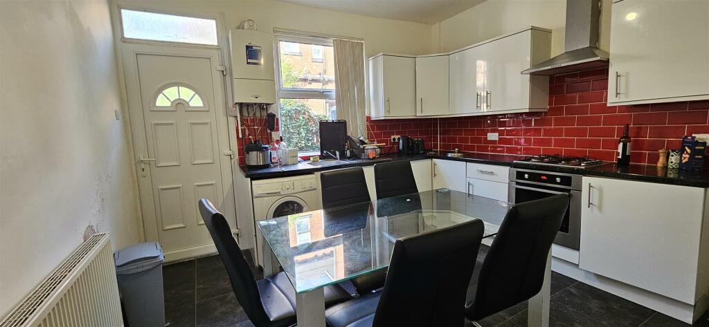 92 RPR- Kitchen.jpg