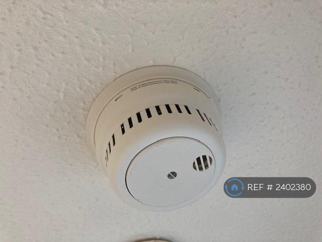 Interlinked Hard Wired Smoke Alarms Fitted