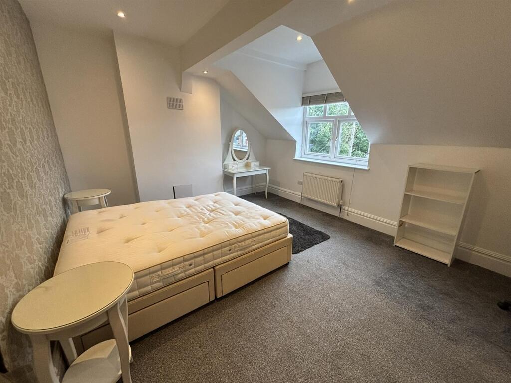 Bedroom 6 - 2nd Front