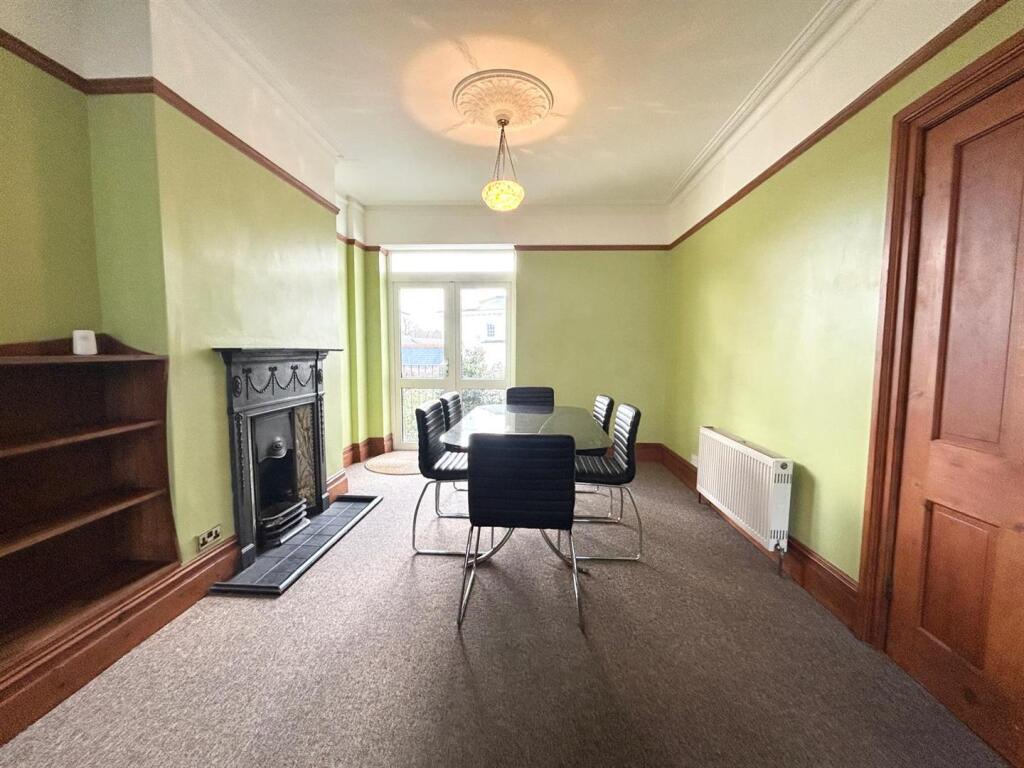 Open Plan Lounge Diner
