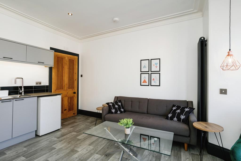 Lounge / Kitchen
