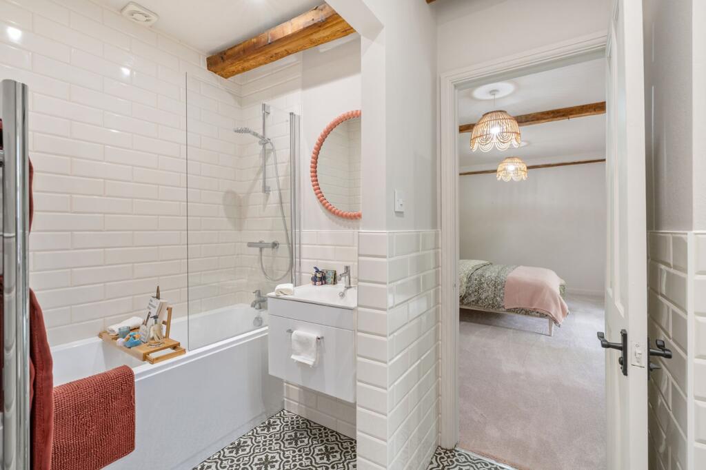 Jack &amp; Jill En suite