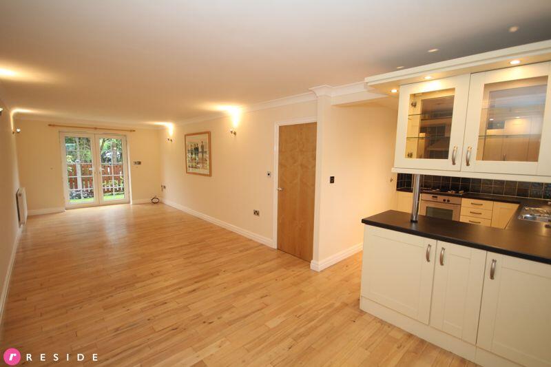 Lounge / Dining Area