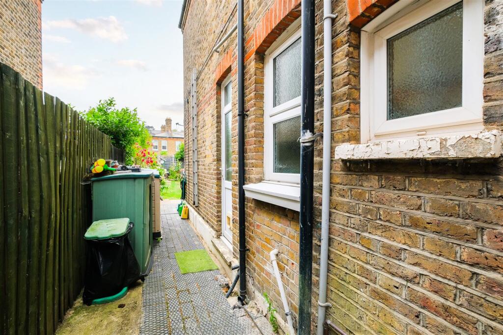 57 Blyth Road-24.jpg