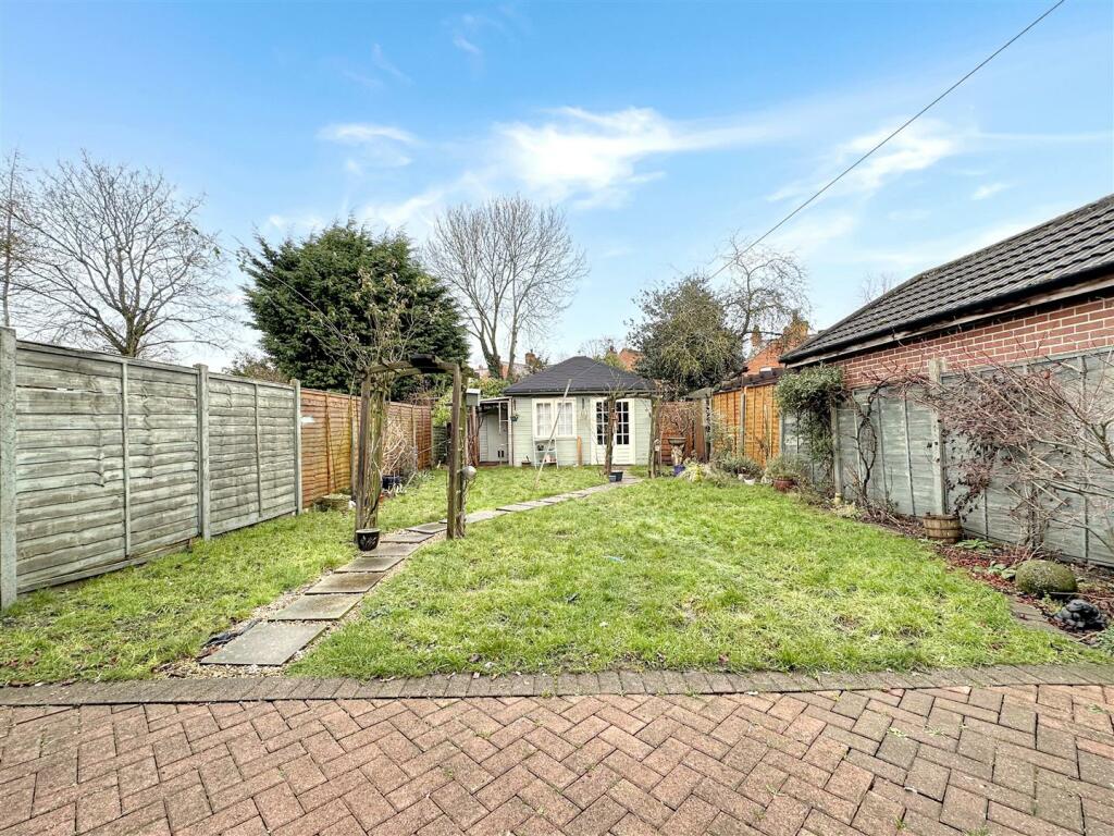Well-Appointed Private Garden 535