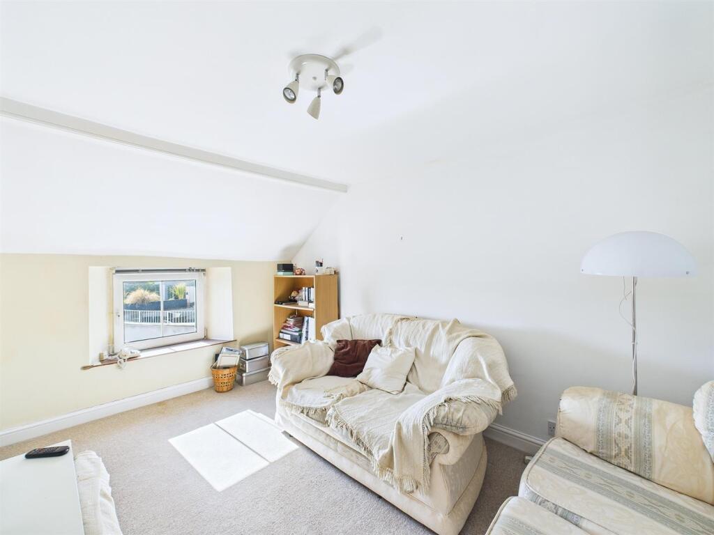 6 - Block of four flats.jpg