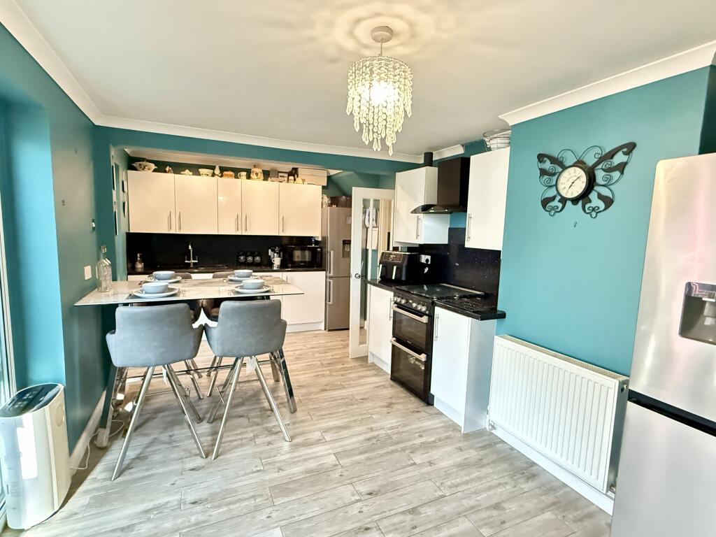 Kitchen/ dining room