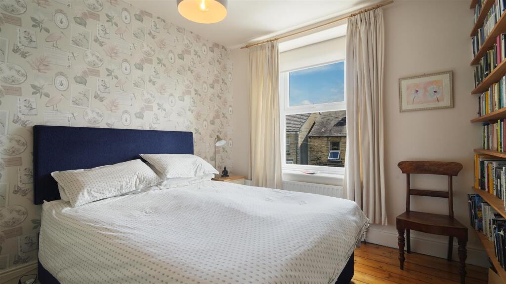 BEDROOM 2