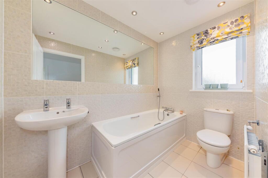 4 McBaith Way Dunfermline-15.JPG