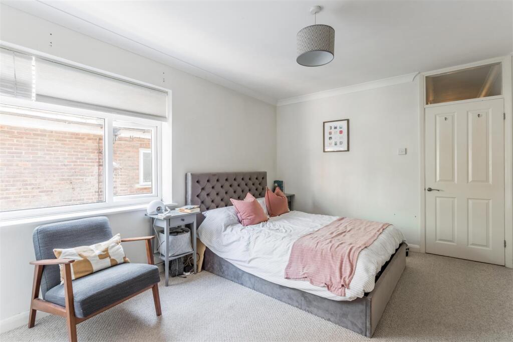 Flat 6 Carisbrooke-20.jpg