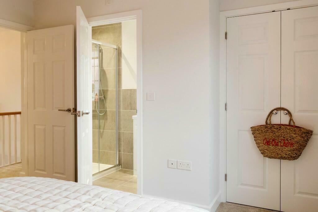 Ensuites &amp; wardrobes