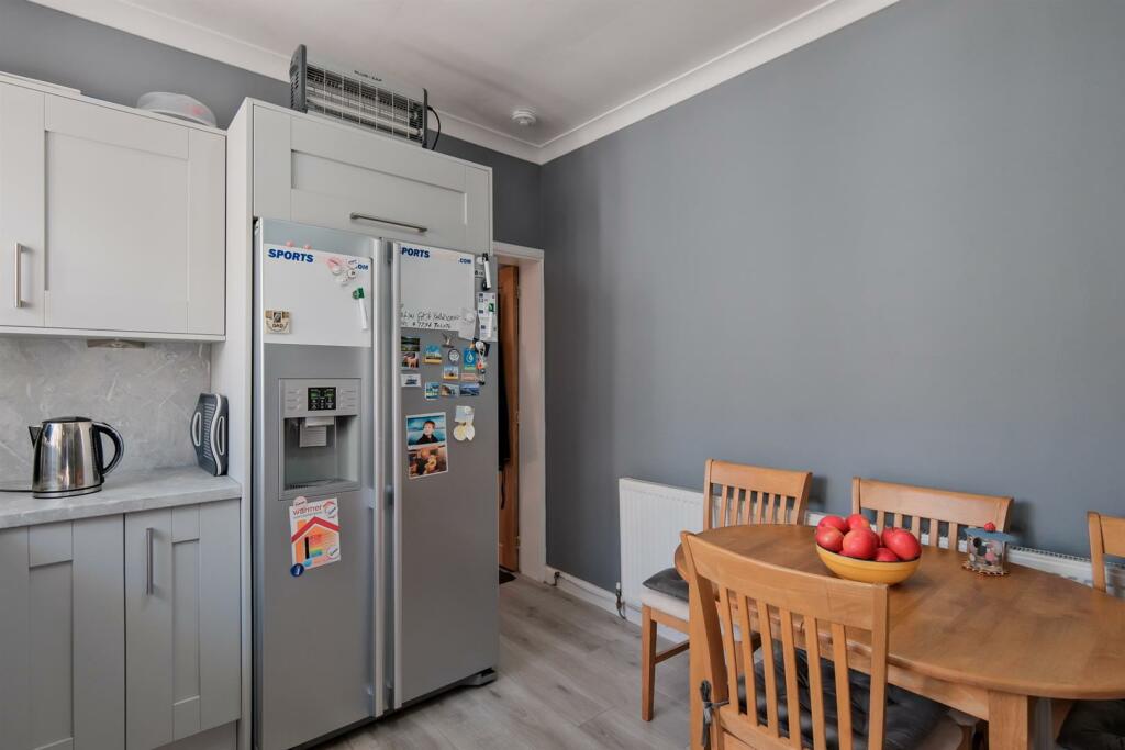 043-3 Station Place, Law ML8 5LR.jpg
